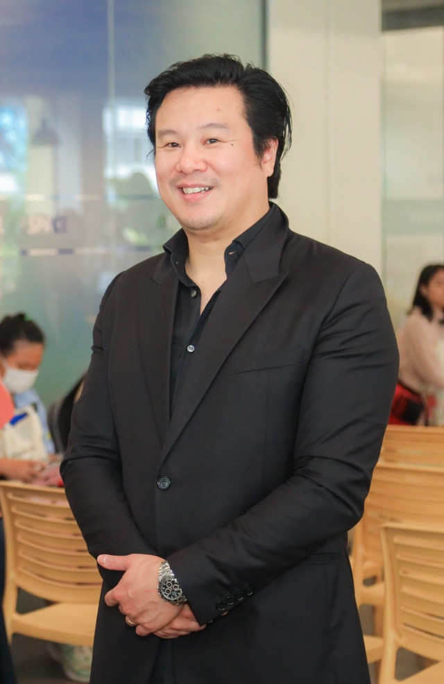 Nam nhạc sĩ kiêm ca sĩ cho biết câu chuyện của gia đình anh 'đã đi toàn cầu rồi'.