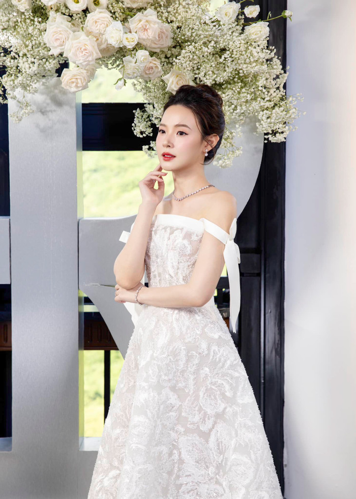 Showbiz 29/9: Midu đang có cuộc sống hôn nhân êm ấm với chồng thiếu gia. Ảnh: FBNV