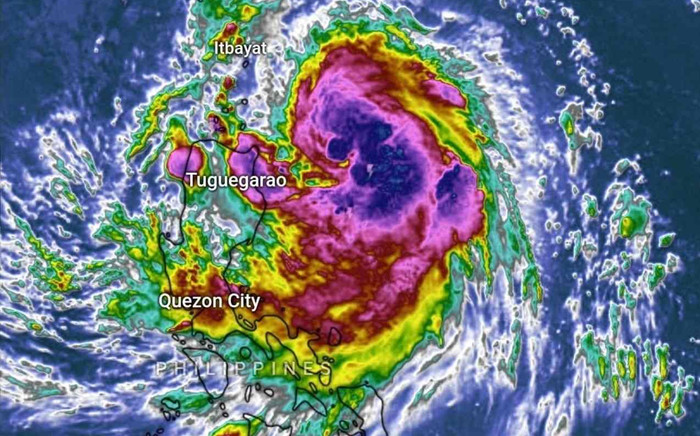 Siêu bão Krathon gần Philippines sắp đổ bộ, nhiều đợt sóng cao 8m Ảnh 2