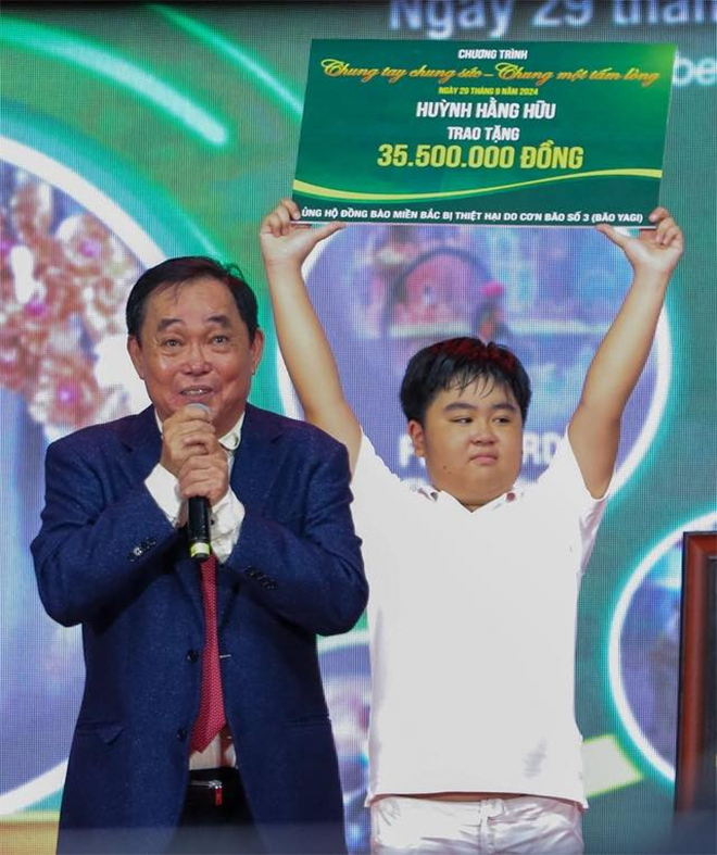 Con trai bà Nguyễn Phương Hằng - Huỳnh Hằng Hữu cũng quyên góp số tiền 35,5 triệu đồng. 