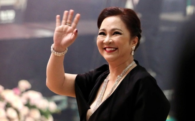 CEO Nguyễn Phương Hằng trực tiếp mở thùng quyên góp ủng hộ đồng bào lũ lụt Ảnh 2