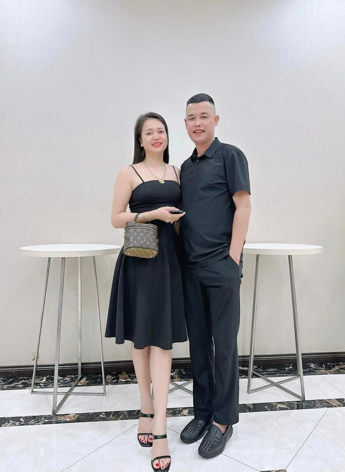 Cả hai 'dính như sam' sau khi xác nhận chuyện đang hẹn hò.