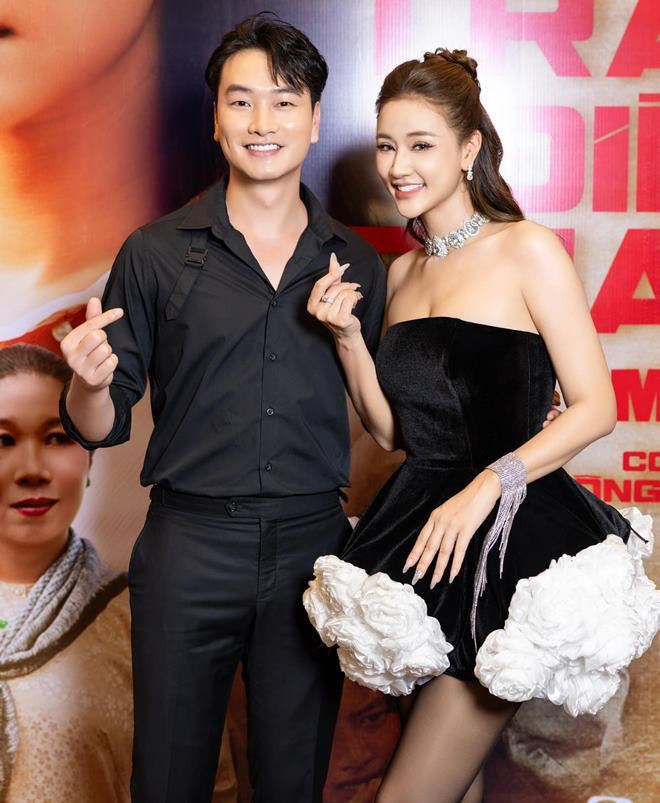 Maya trở lại đóng phim truyền hình.