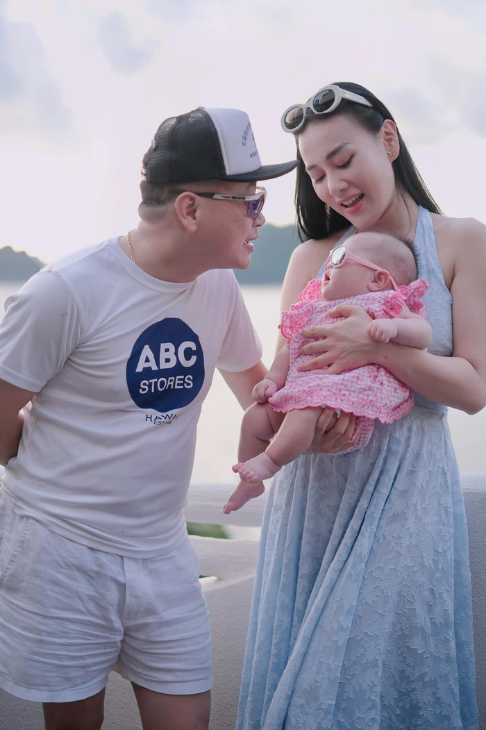 Showbiz 3/9: Phương Oanh tận hưởng cuộc sống hôn nhân với Shark Bình và các con. Ảnh: FBNV