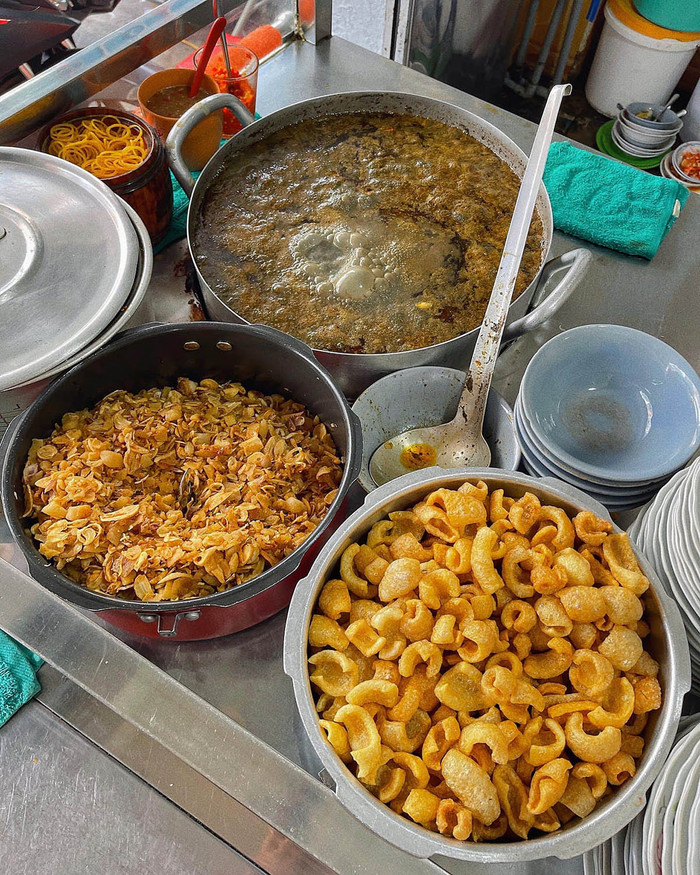 Nguyên liệu cho một bát bún cua thối đậm đà cũng cực kỳ đơn giản