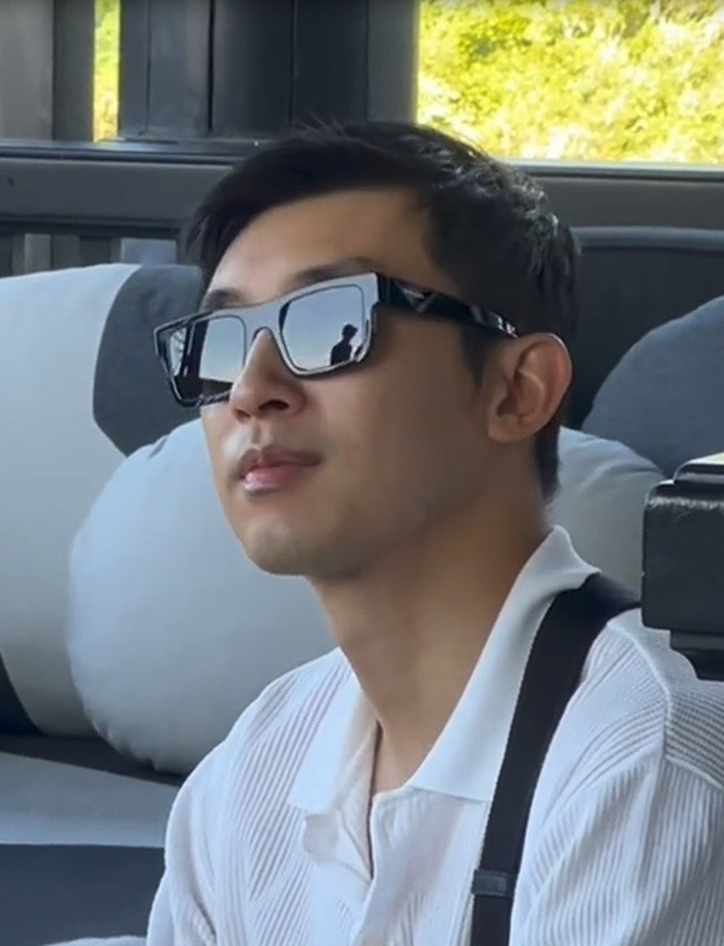 Ống kính bắt cận diện mạo của Midu và thiếu gia Minh Đạt cho thấy cả hai có vẻ ngoài rất trẻ trung.