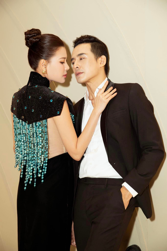 Cặp đôi từng 'yêu trong bóng tối' suốt 1 năm trước khi công khai chuyện tình.