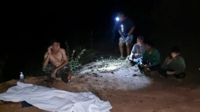 Bé gái 6 tuổi đuối nước, nghi bị ông nội ném xuống ao.