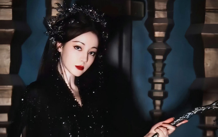 Cnet ví Địch Lệ Nhiệt Ba như 