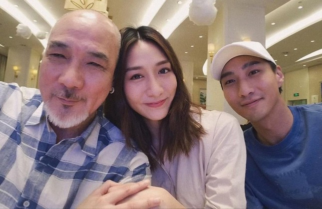 Con gái Từ Dĩnh Khôn và con trai Từ Vỹ Đống là con riêng của Từ Thiếu Cường và vợ cũ Tuyết Lê.