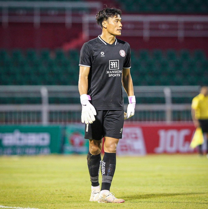 Tình cảnh của thủ môn Bùi Tiến Dũng càng rõ hơn sau trận TPHCM thua Hà Nội FC vào tối 29/9. Ảnh: CLB TPHCM