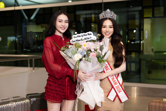 Lý Kim Thảo có mặt tại sân bay để ủng hộ đàn em trước thềm chinh chiến quốc tế.