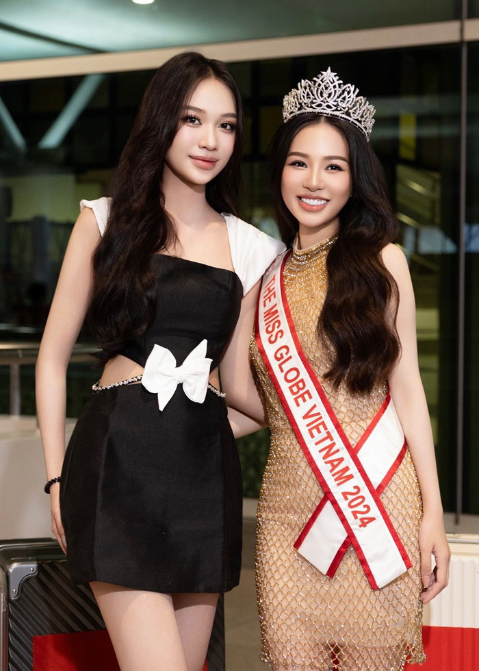 Hoa hậu Võ Cao Kỳ Duyên và Á hậu 2 Thu Uyên cũng có mặt để đưa tiễn Đỗ Hà Trang. 