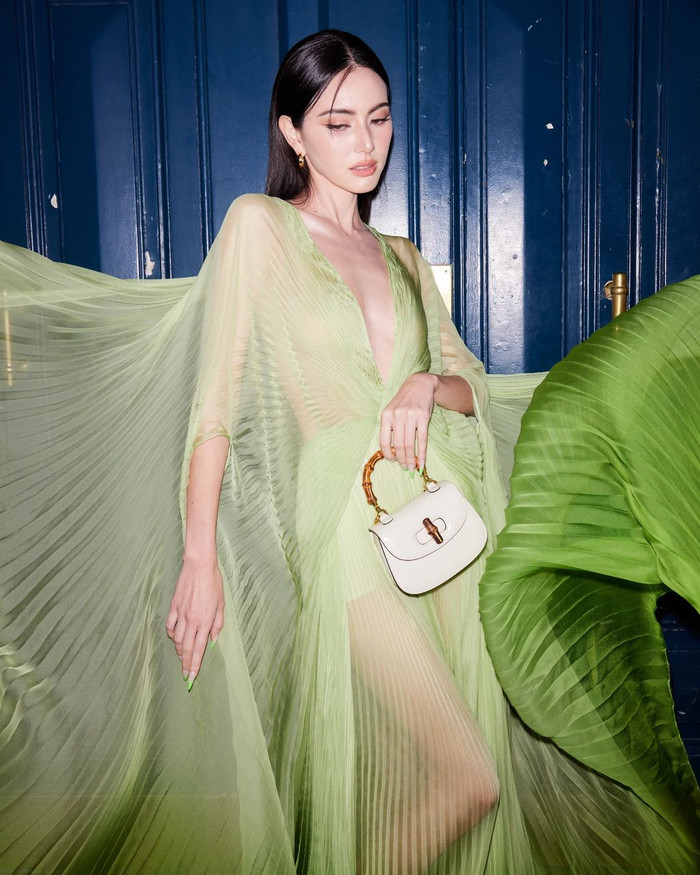 Theo tìm hiểu, mẫu mã mà Davika lựa chọn nằm trong BST Resort Ready to wear 2025 của nhà mốt Gucci.  