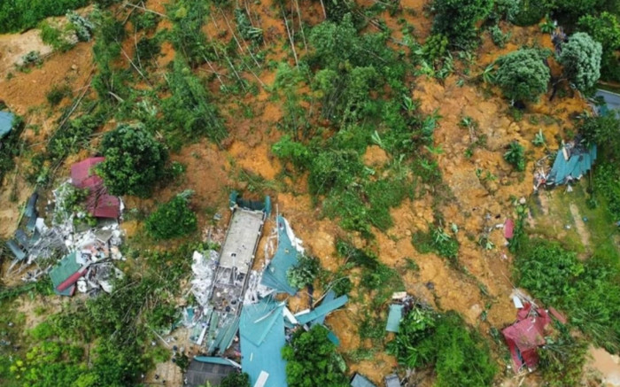 Lời kể của tài xế sống sót sau vụ sạt lở ở Hà Giang: 'Đất từ quả đồi lao xuống rất nhanh' Ảnh 2