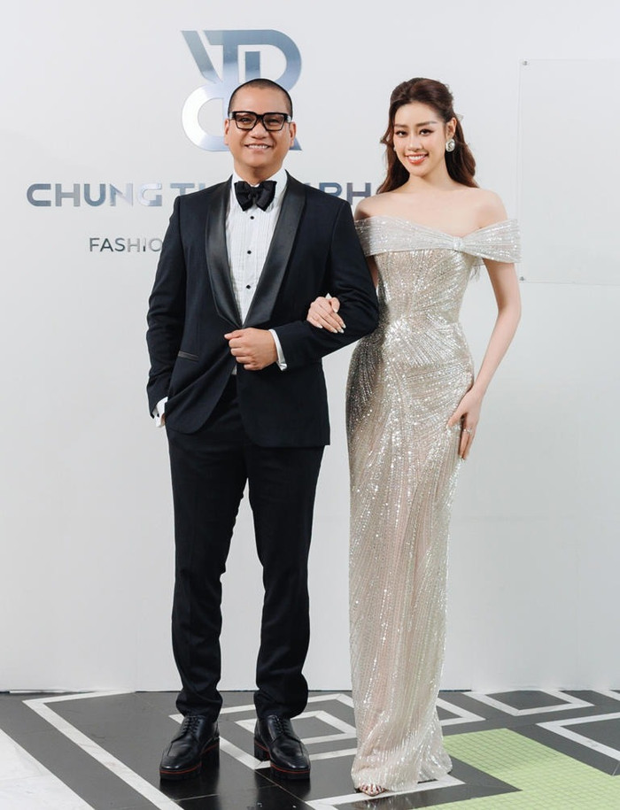 Khánh Vân và chồng sắp cưới được khen đẹp đôi. 