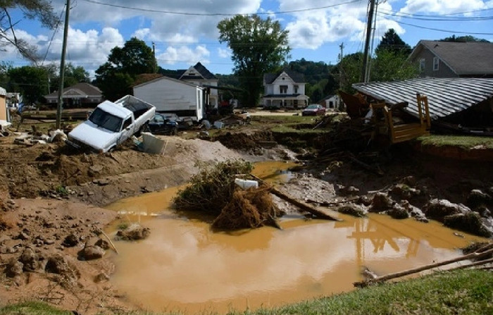 Thiệt hại và lũ lụt sau bão Helene ở thị trấn Old Fort thuộc bang Bắc Carolina (Mỹ) ngày 29.9. Ảnh: AFP