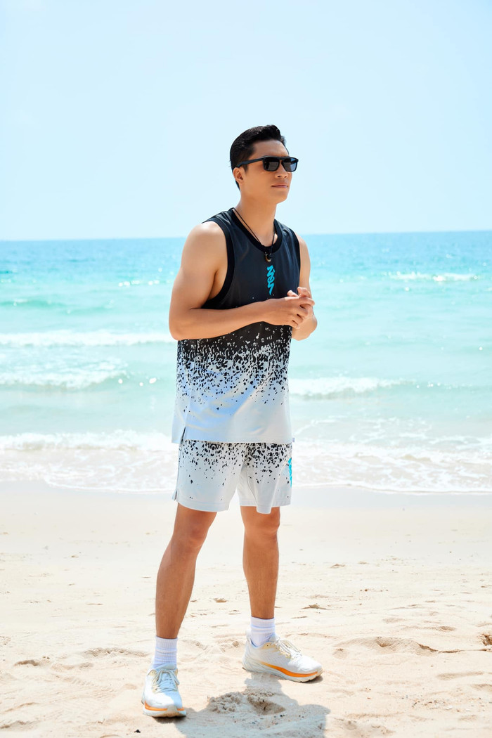 Mạnh Kiên từng tham gia nhiều cuộc thi người mẫu, nam vương. Đến khi trở thành người chơi của Đảo Thiên Đường, anh được nhiều khán giả biết đến hơn. 