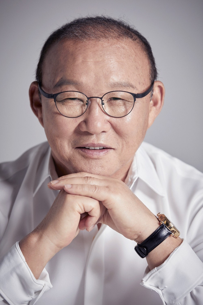 HLV Park Hang Seo được khen ngợi trẻ trung sau khi chia tay tuyển Việt Nam. Ảnh: HLV Park Hang Seo