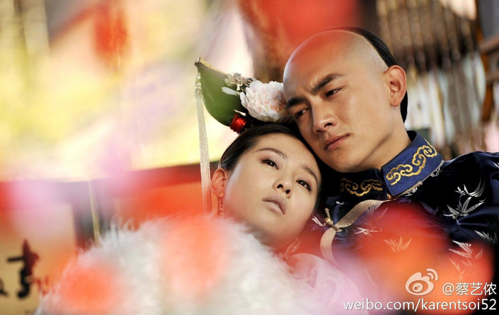 Bộ Bộ Kinh Tâm được chuyển thể từ tiểu thuyết cùng tên của nhà văn Đồng Hoa do hãng phim Thượng Hải Đường Nhân sản xuất năm 2011. Đây được coi là một trong những tác phẩm cổ trang thành công nhất màn ảnh Hoa ngữ thời điểm đó. Không chỉ giúp tên tuổi Lưu Thi Thi nổi tiếng khắp châu Á, nhiều cảnh quay trong phim cũng được xếp vào hàng kinh điển, được khán giả đặc biệt vô cùng yêu thích.