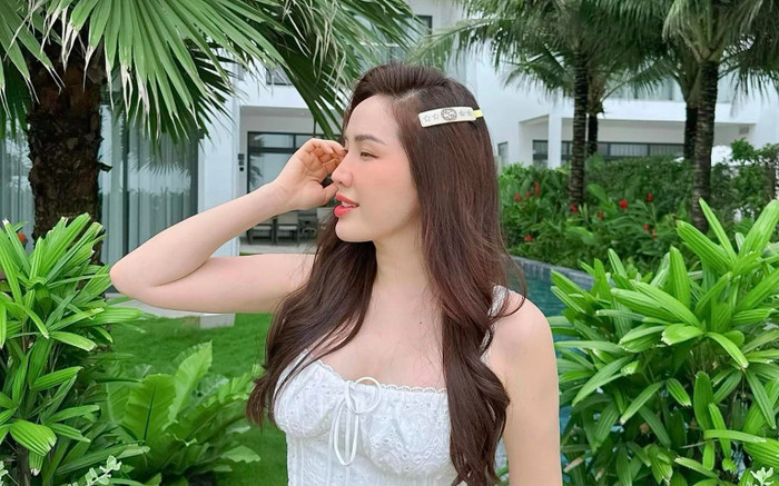 Nữ ca sĩ Việt lấy chồng đại gia hơn 10 tuổi, đám cưới che dù kín mặt cô dâu, giờ ra sao? Ảnh 2