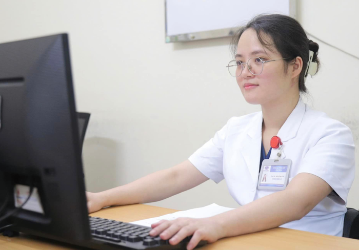 Thần sắc của bác sĩ Lý tươi tắn và tự tin (Ảnh: BVCC)