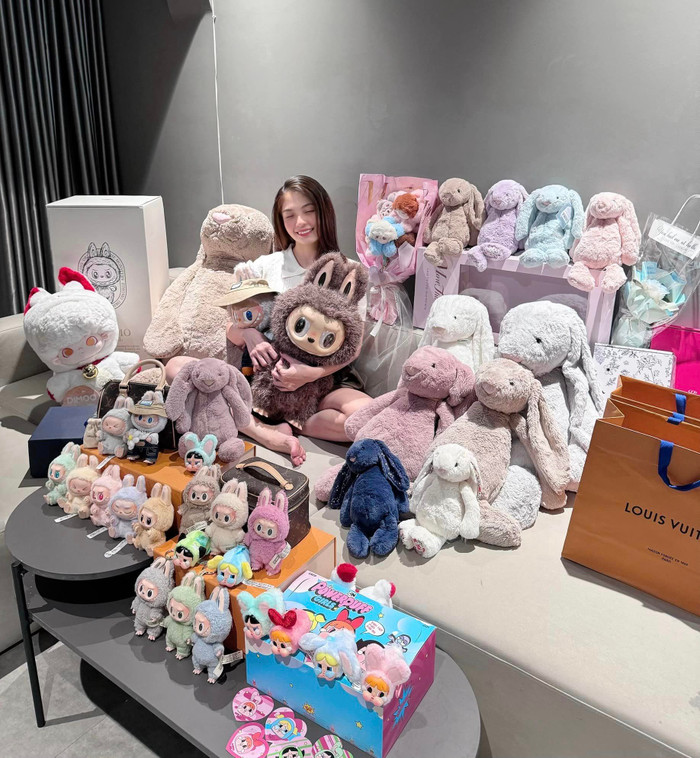 Trên mạng xã hội, hot girl Uyên Endy chăm chỉ cập nhật cuộc sống đời thường nhưng hiếm hoi nhắc đến chuyện tình cảm. 