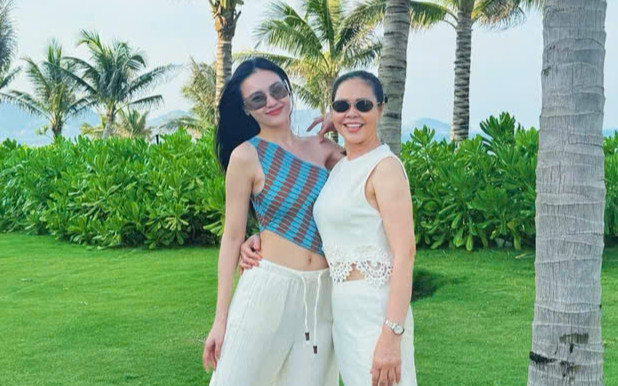 Ngỡ ngàng nhan sắc trẻ trung của mẹ Lan Ngọc tuổi U60 Ảnh 2