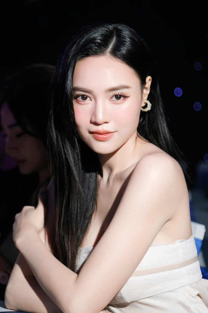 Nhan sắc Lan Ngọc được ví như ngọc nữ màn ảnh, truyền nhân của Tăng Thanh Hà.