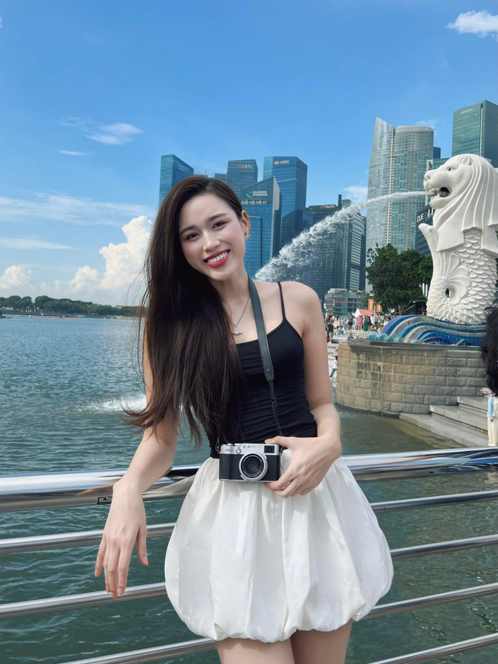 Vài tháng trở lại đây, Hoa hậu Đỗ Thị Hà được bắt gặp checkin tại nhiều điểm cầu du lịch trong nước và quốc tế. 