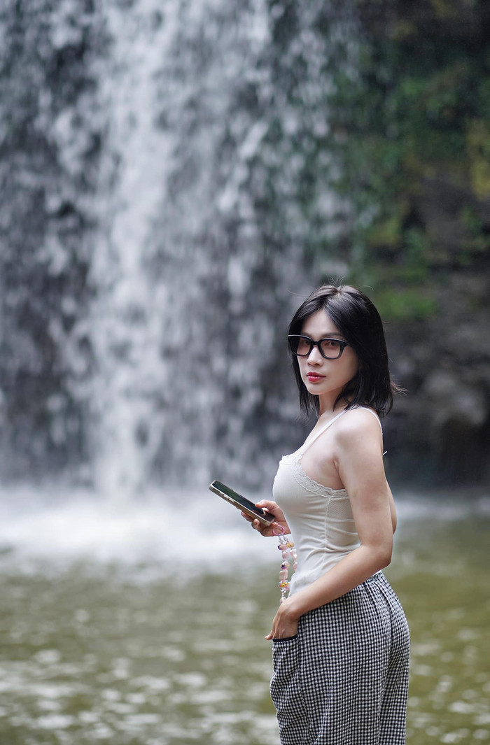 Khả Như khoe vóc dáng gợi cảm cùng visual xinh đẹp ở tuổi 37 trong bộ ảnh mới.