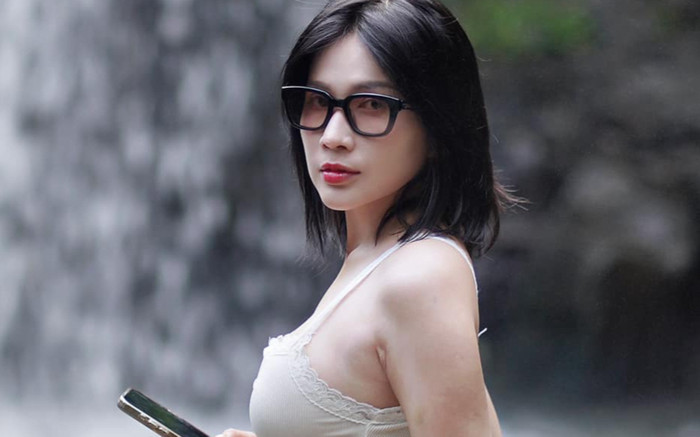 Khả Như khoe vóc dáng gợi cảm U40 Ảnh 2