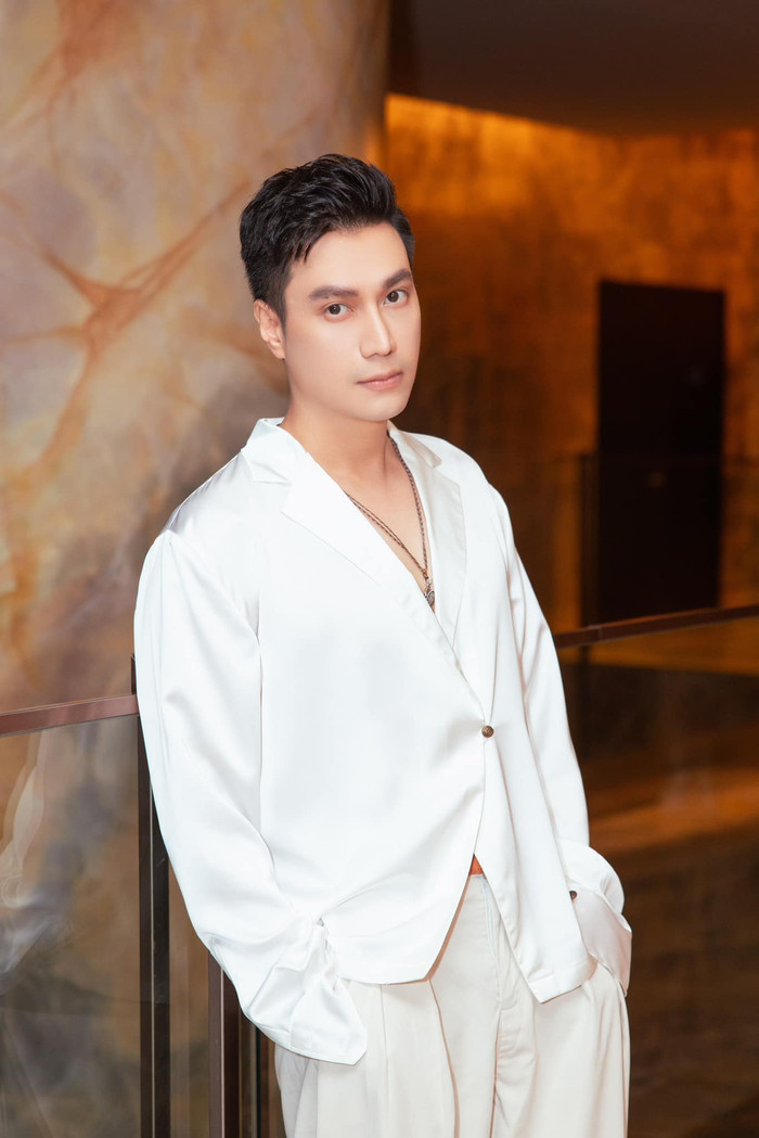 Ở tuổi 43, Việt Anh được mệnh danh là 'đại gia ngầm' khi sở hữu khối tài sản khủng. 