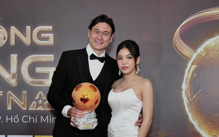 Vợ thủ môn Đặng Văn Lâm khóc Ảnh 2