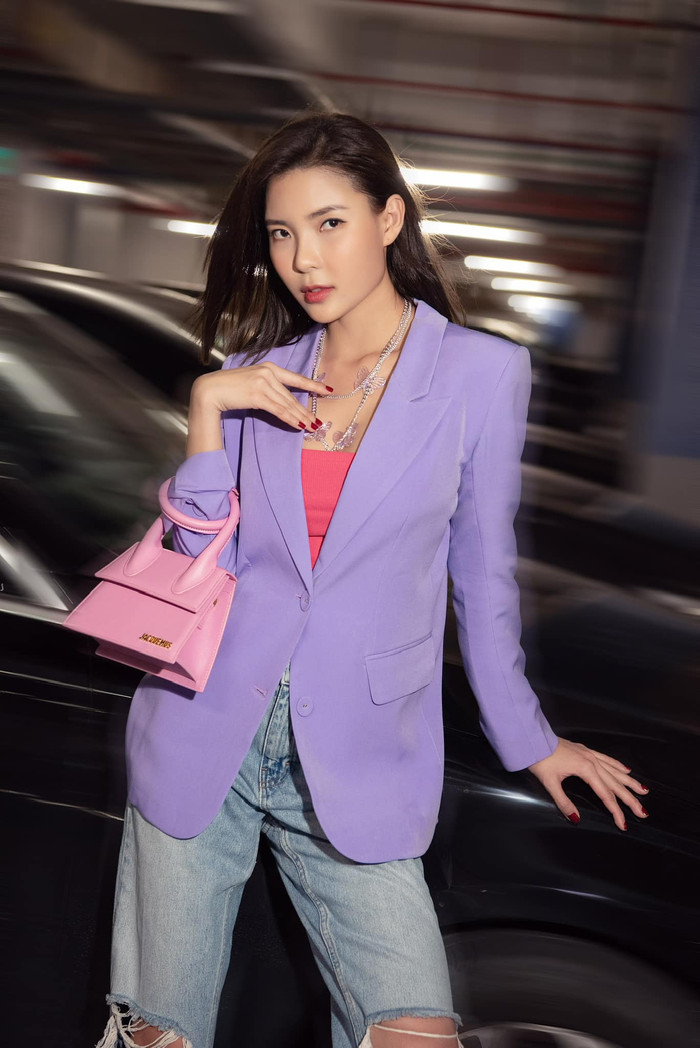 Phong cách thời trang của Thúy Diễm được miêu tả như một “tắc kè hoa”, bởi khả năng biến đổi linh hoạt giữa các phong cách khác nhau.