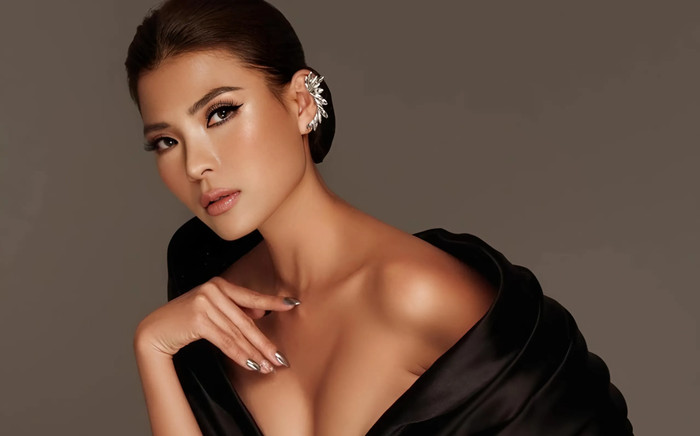 Thời trang 'tắc kè hoa' của Thúy Diễm sau khi nâng cấp vòng 1 Ảnh 2