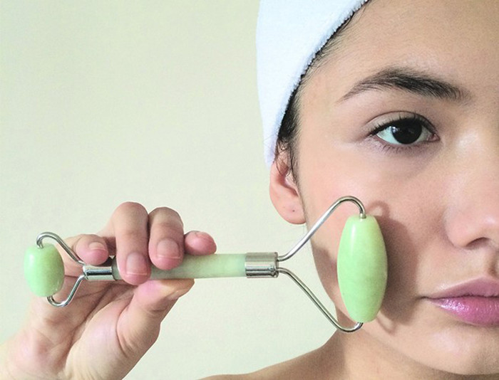 Con lăn ngọc bích đã được phụ nữ Trung Quốc sử dụng từ rất lâu. 