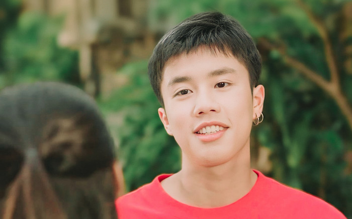 Một cặp đôi Đi giữa trời rực rỡ vướng nghi vấn 'phim giả tình thật', phản ứng của Long Vũ gây bất ngờ Ảnh 2