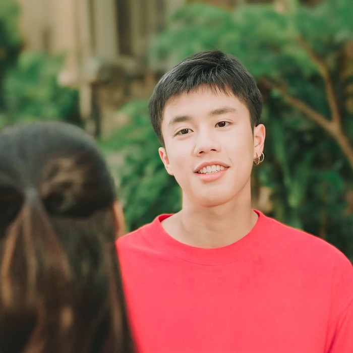 Đi giữa trời rực rỡ hiện đang là tựa phim hot nhất nhì màn ảnh nhỏ khung giờ vàng. 