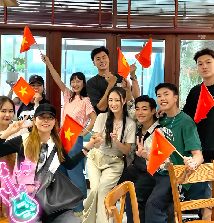 Nam nữ phụ của Đi giữa trời rực rỡ vướng nghi vấn hẹn hò. 