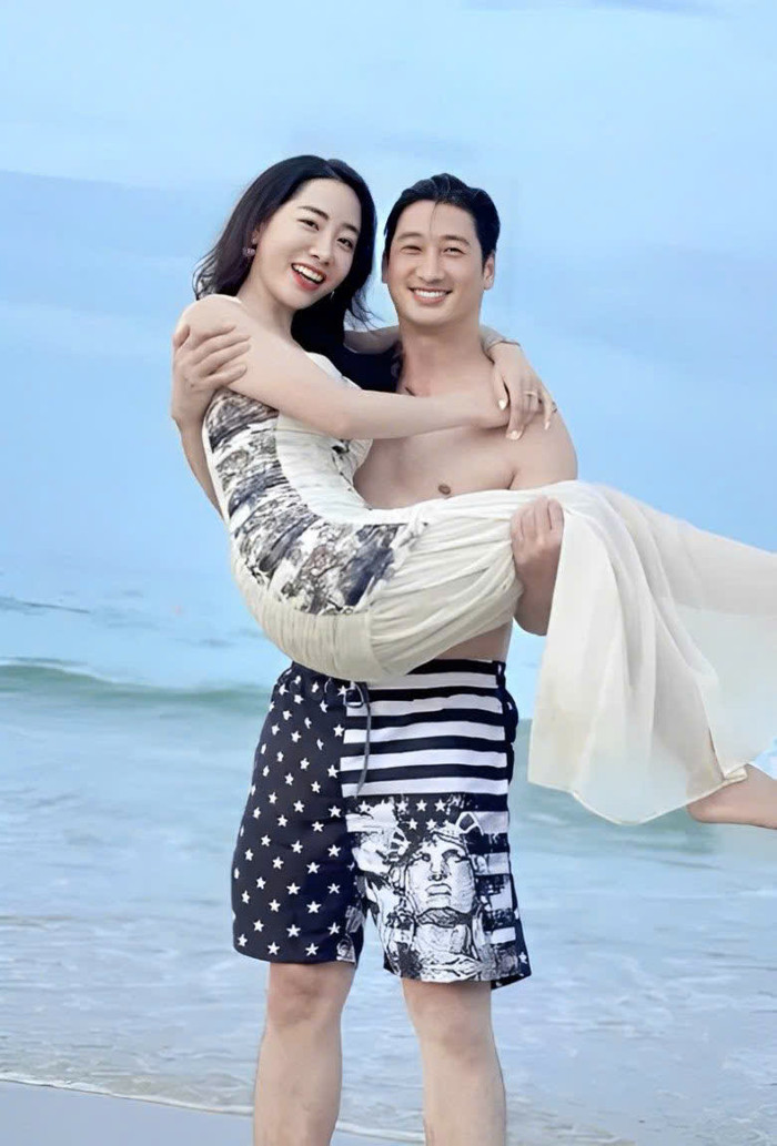 Ngọc Quỳnh hạnh phúc bên bạn gái Thuỳ Anh.