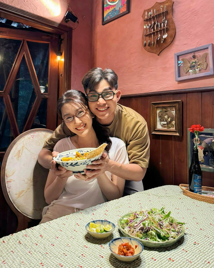 Thúy Ngân được 'đẩy thuyền' với đàn anh lớn hơn 2 tuổi.