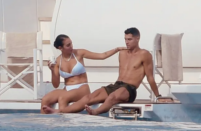 Cristiano Ronaldo và Georgina Rodriguez tận hưởng kì nghỉ lễ trên du thuyền sang trọng ở nước Pháp. 