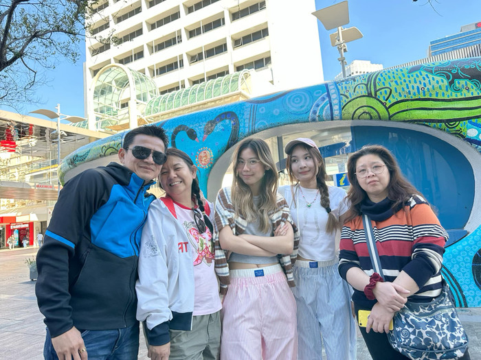 Ba cô con gái xinh như Hoa hậu của Kiatisuk Ảnh 3