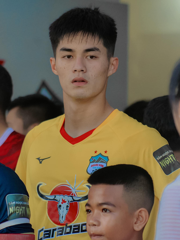 Trần Trung Kiên đang được kỳ vọng sẽ tỏa sáng tại HAGL trong thời gian sắp tới theo kế hoạch của HLV Vũ Tiến Thành. HLV trưởng của đội bóng phố núi đang có mong muốn sẽ đẩy mạnh tạo đường lối phát triển cho các cầu thủ trẻ, nhằm xây dựng một học viện HAGL vững mạnh ở tương lai. 