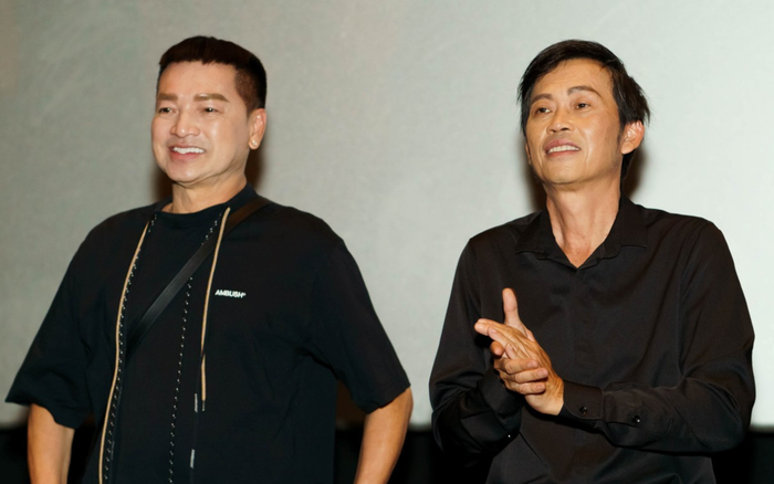 Diện mạo của Hoài Linh (bên phải) ở tuổi 54 gây chú ý.