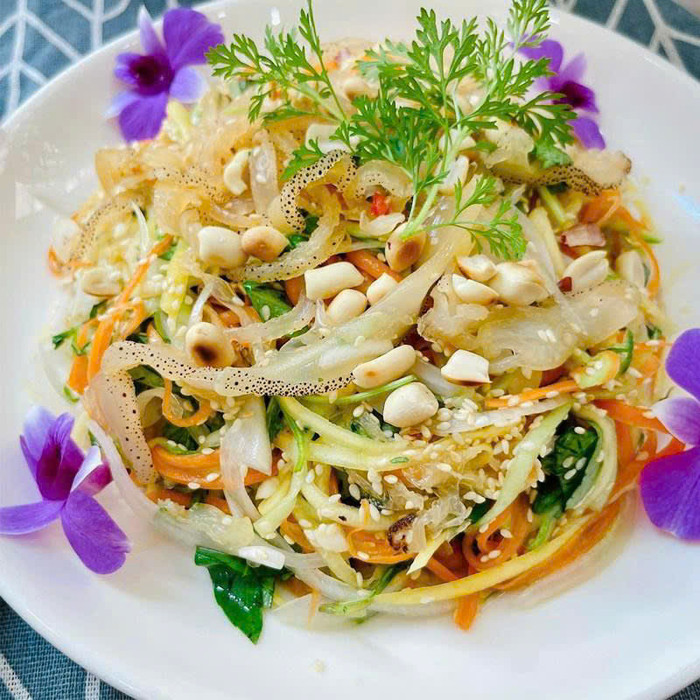 Nộm sứa ngon nức tiếng Diêm Điền.