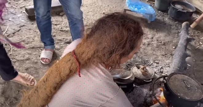 Mái tóc độc lạ của mẹ chồng chị Lan