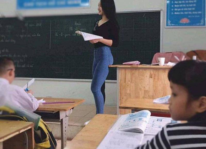 Hoá ra, cậu học sinh quyết định chơi lớn, mai mối bố của mình cho cô giáo. Ảnh minh hoạ.