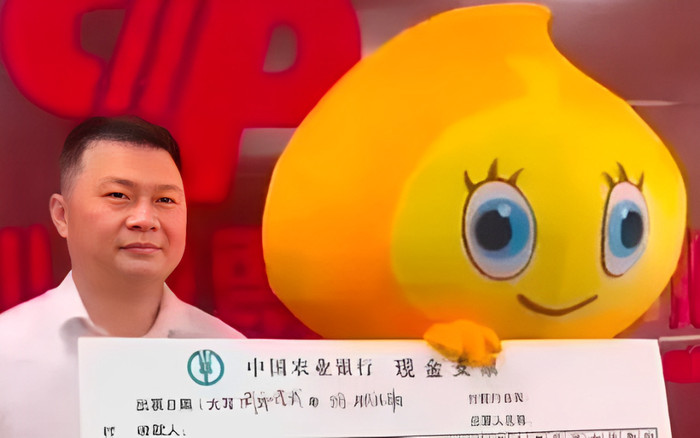 Người đàn ông trúng số 800 tỷ quyết giấu vợ con vì 1 lý do gây sốc Ảnh 2